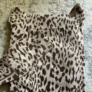 Leopard Print thin, long sleeve Sweater; wms Large